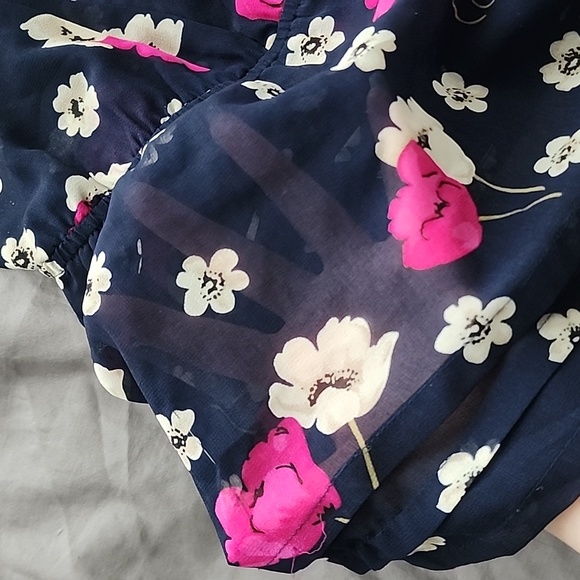 Cute blouse - Picture 5 of 5